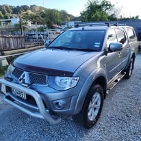 Mitsubishi 4x4 detailed